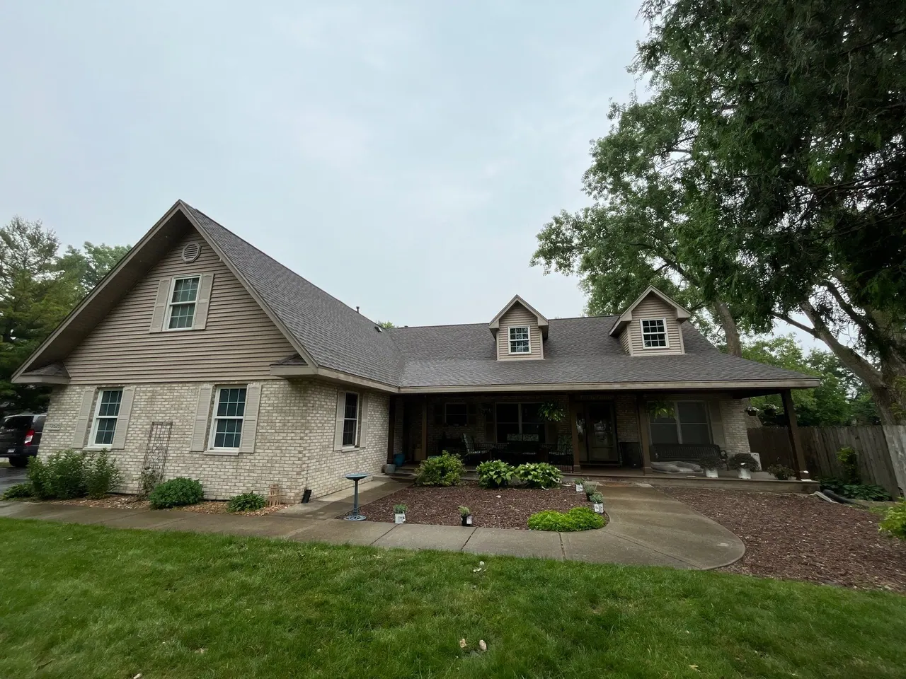Asphalt-shingle roof replacement on a ranch-style home, Chicagoland south suburbs