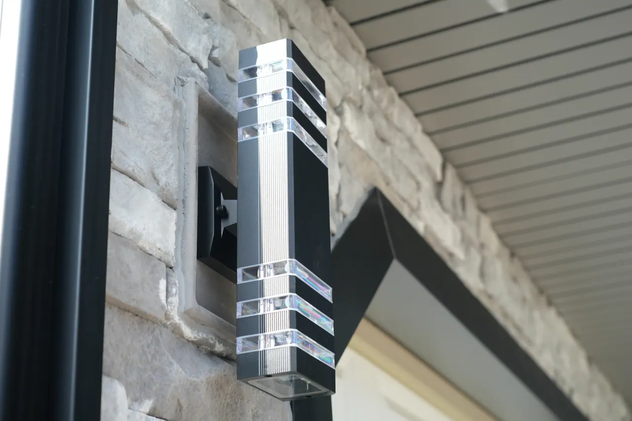 LP SmartSide engineered-wood siding with a DiamondKote finish, south-suburb home