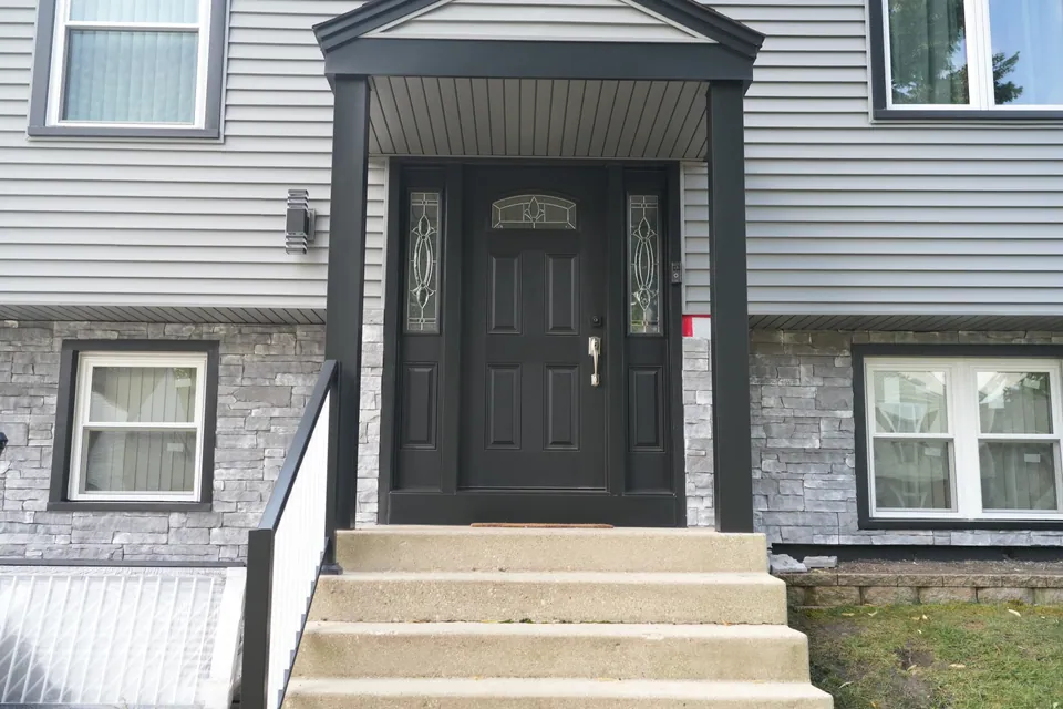 CertainTeed Monogram vinyl siding, south-suburb home